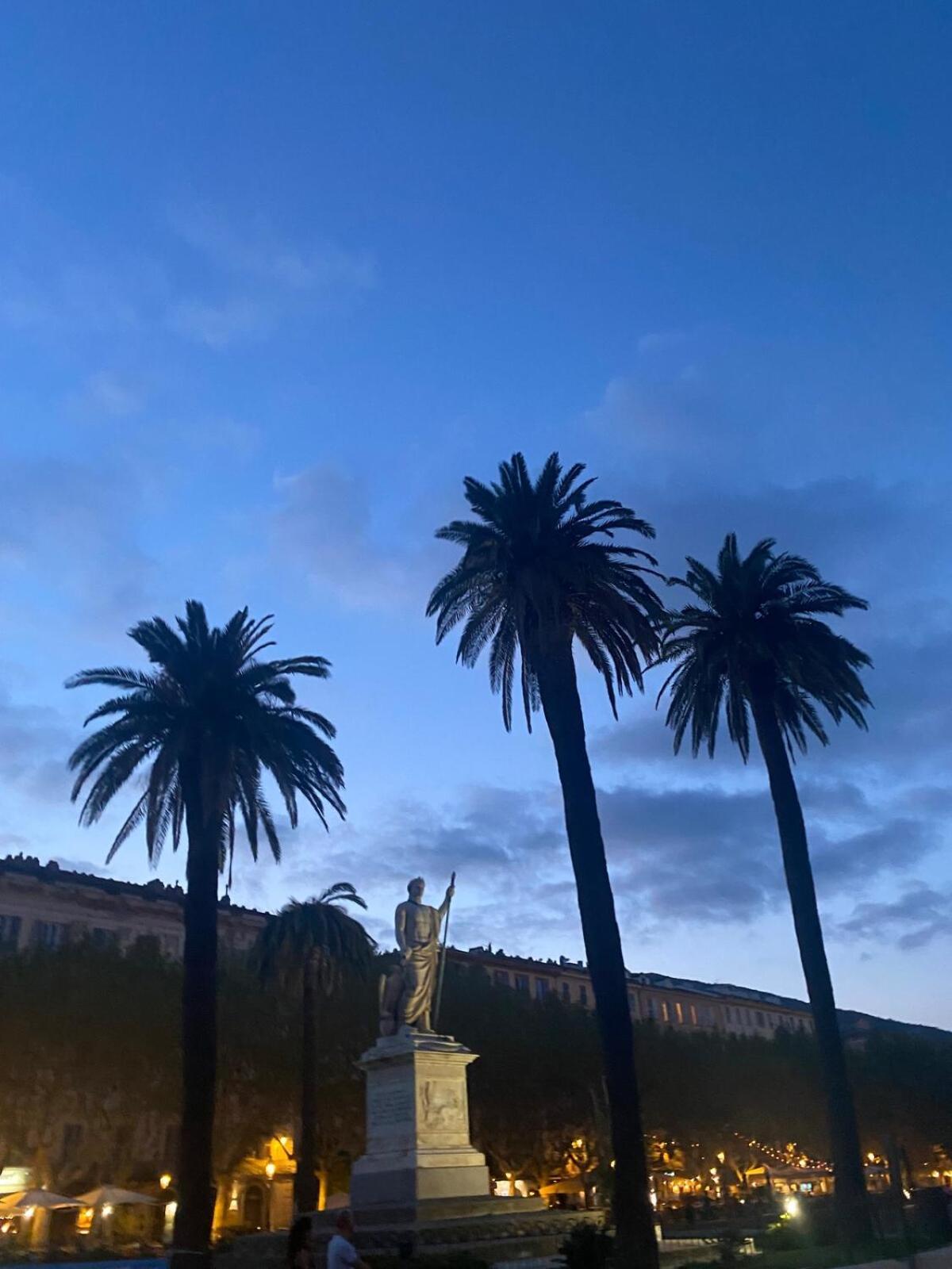 Appartement Place Saint Nicolas - Bastia (Corsica)