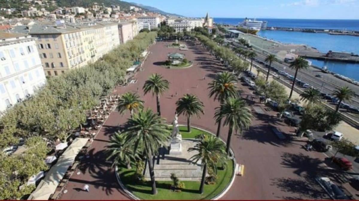 Appartement Place Saint Nicolas - Bastia (Corsica)